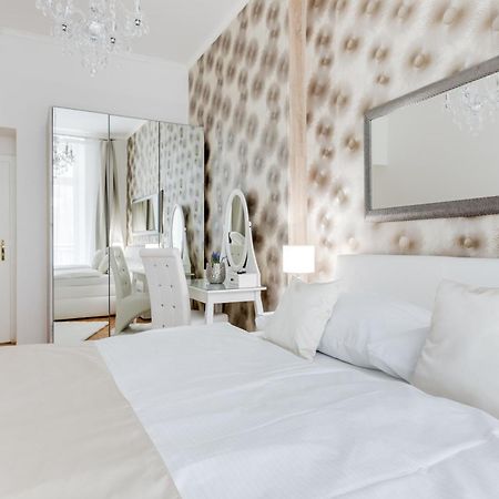 Luxury Riverside Apartments In The Center Of פראג מראה חיצוני תמונה