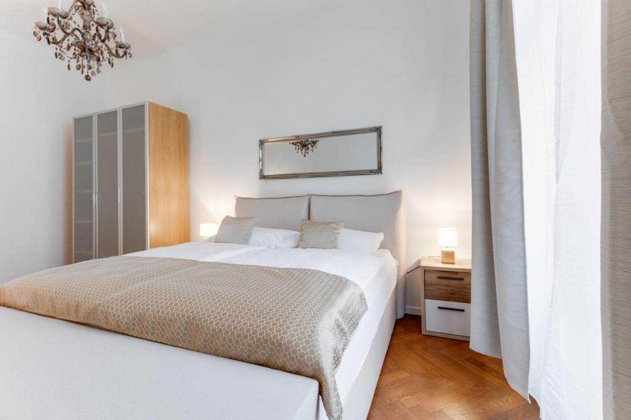 Luxury Riverside Apartments In The Center Of פראג מראה חיצוני תמונה