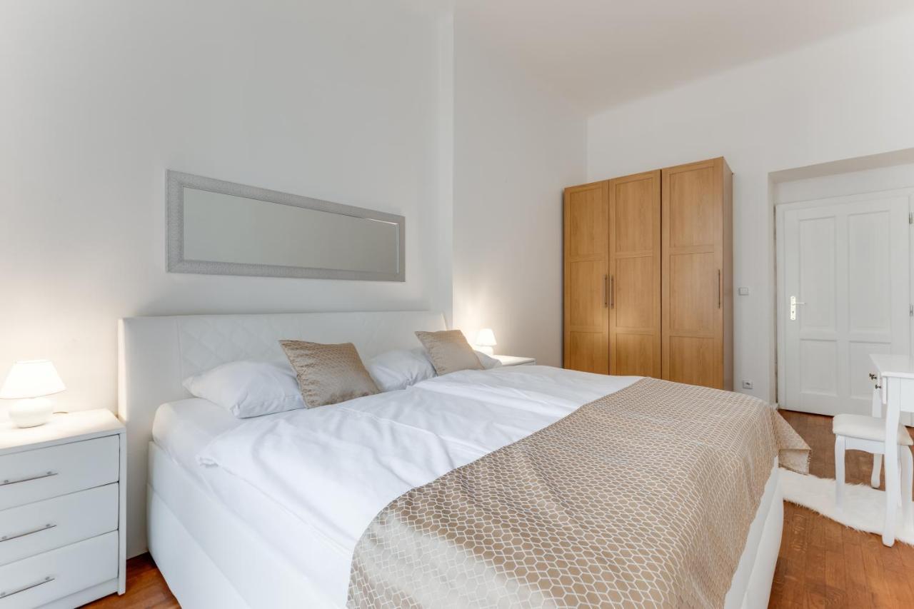 Luxury Riverside Apartments In The Center Of פראג מראה חיצוני תמונה