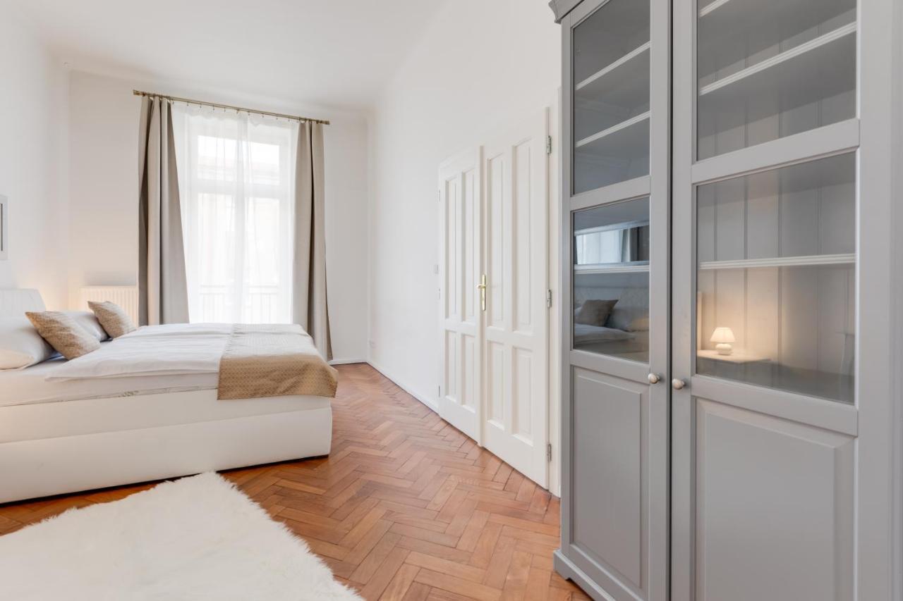 Luxury Riverside Apartments In The Center Of פראג מראה חיצוני תמונה