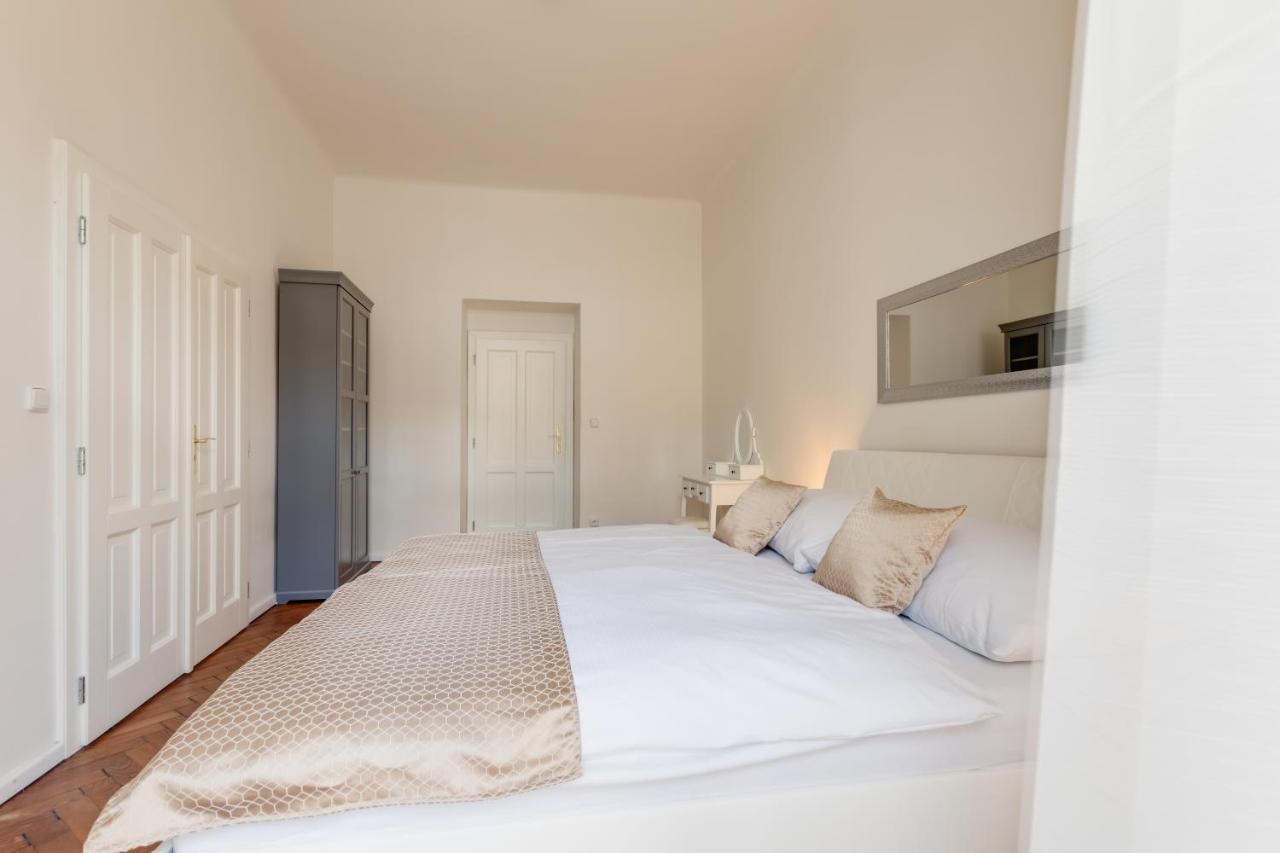 Luxury Riverside Apartments In The Center Of פראג מראה חיצוני תמונה