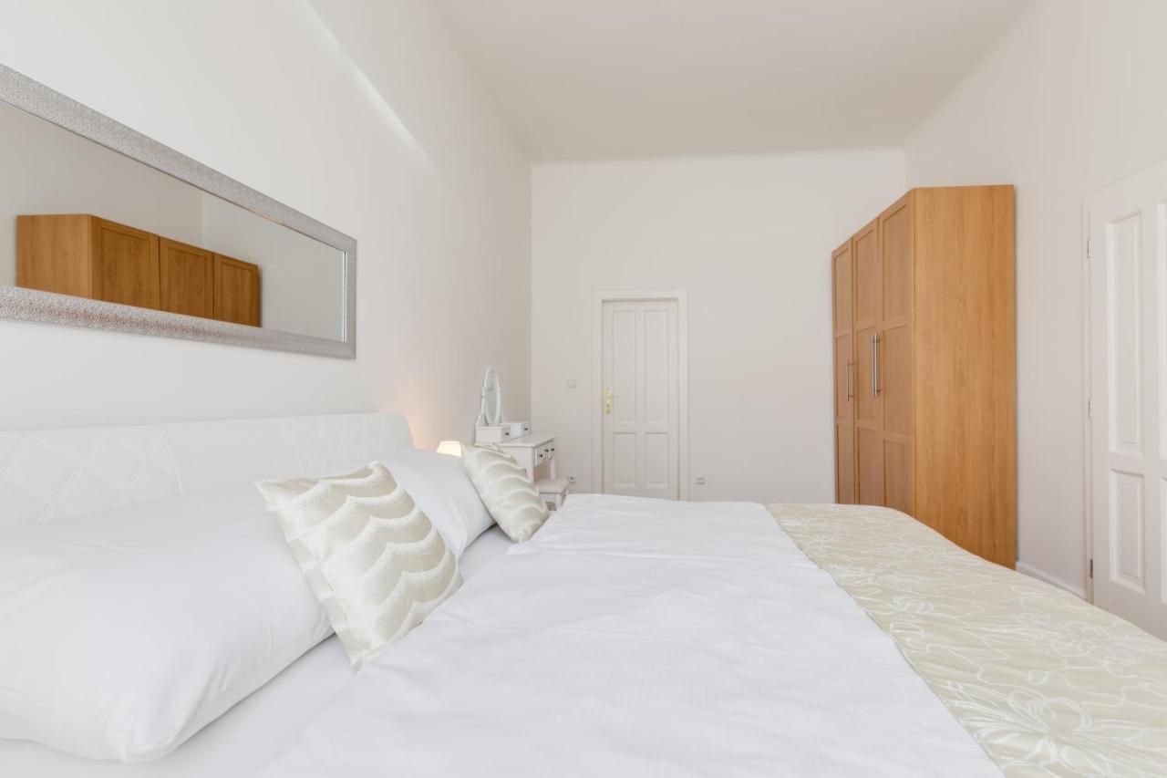 Luxury Riverside Apartments In The Center Of פראג מראה חיצוני תמונה