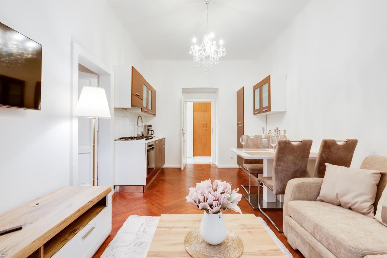 Luxury Riverside Apartments In The Center Of פראג מראה חיצוני תמונה