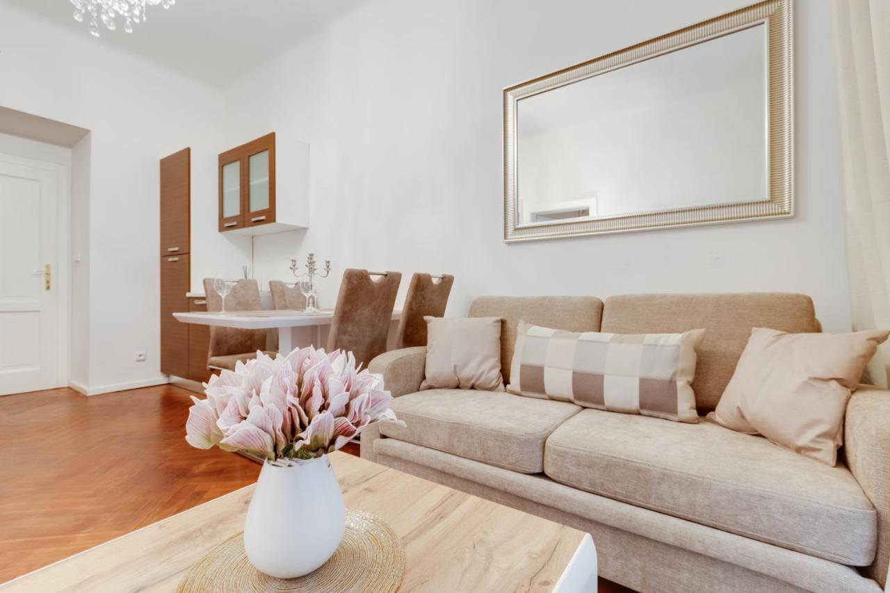 Luxury Riverside Apartments In The Center Of פראג מראה חיצוני תמונה