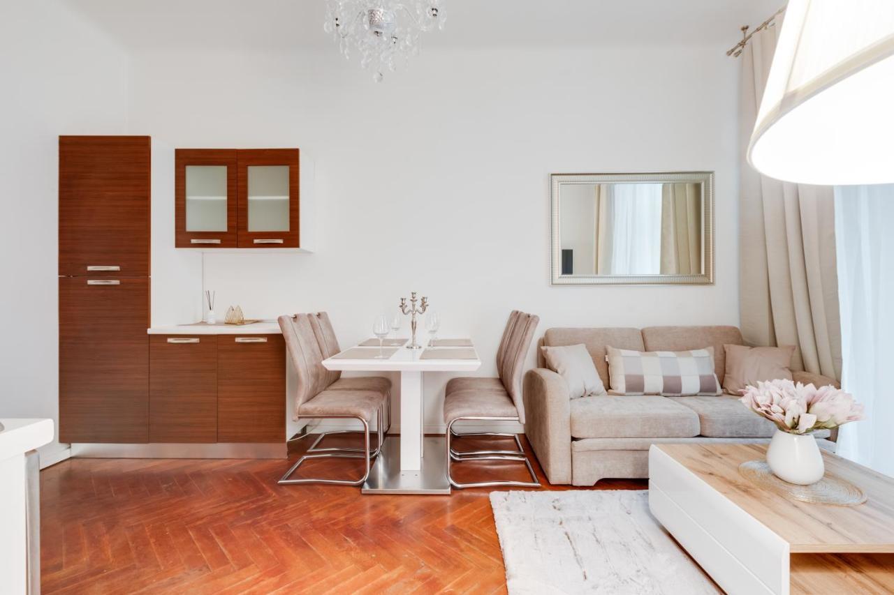Luxury Riverside Apartments In The Center Of פראג מראה חיצוני תמונה